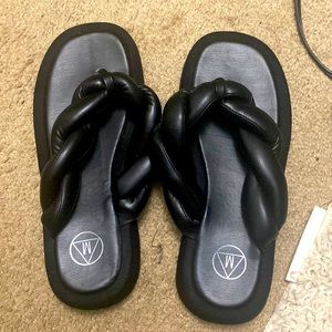 Pretzle cross chunky sandles